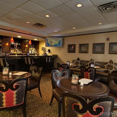 Doubletree By Hilton Dallas Market Center 